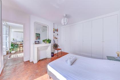 Appartement lumineux et calme dans le 10ème - image 13