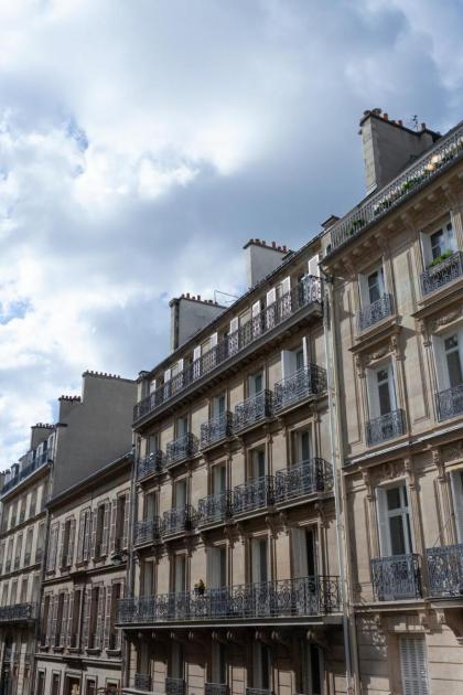 Tinah Paris Champs Elysees - image 5