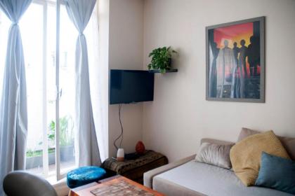 Nice 34m With Balcony In The Heart Of Paris - image 3