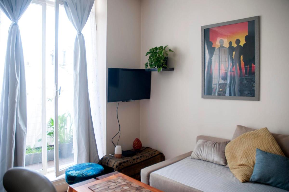 Nice 34m With Balcony In The Heart Of Paris - image 3