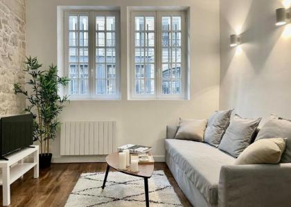 B 1599 - Stunning studio in Le Marais