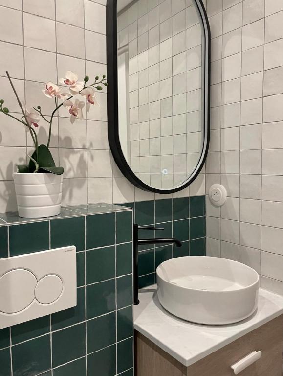 B 1599 - Stunning studio in Le Marais - image 3