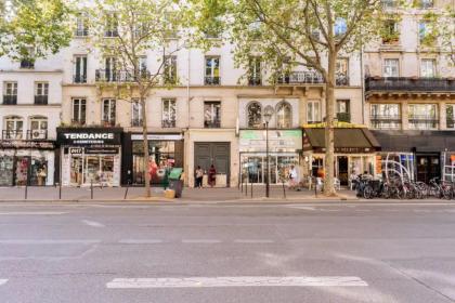 Stunning 1 Bedroom Apartment in Paris - image 10