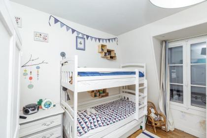 Large Apartment For A Family 2 Adults Max! - image 30