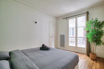 1 Bedroom Notre Dame de Paris Monge - image 11