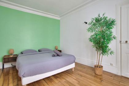 1 Bedroom Notre Dame de Paris Monge - image 12