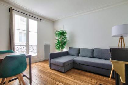 1 Bedroom Notre Dame de Paris Monge - image 4