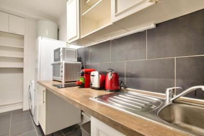 1 Bedroom Notre Dame de Paris Monge - image 9