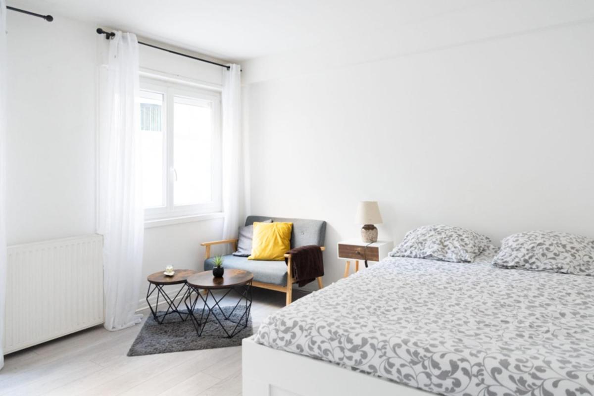 Large and bright studio in the heart of Montmartre - main image