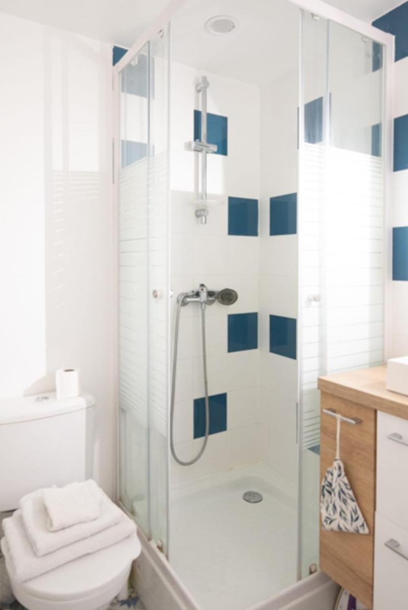 Large and bright studio in the heart of Montmartre - image 7