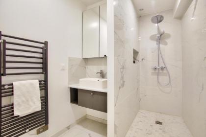 1 Bedroom Louvre Saint Honoré - image 2