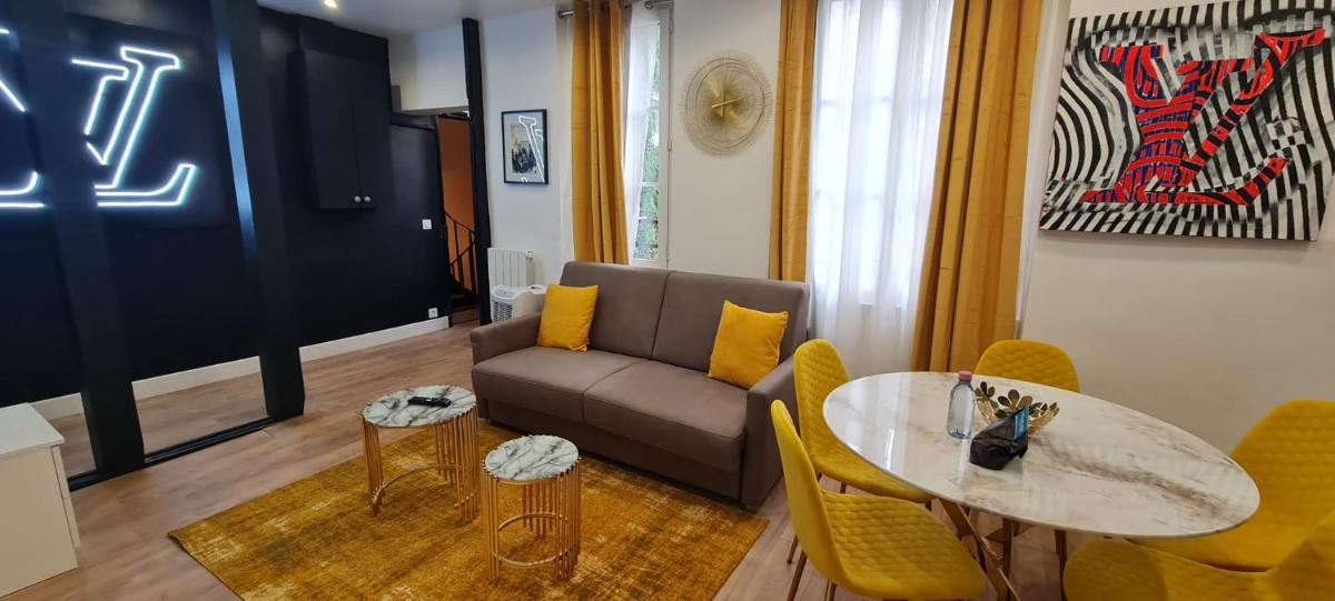 158 - Urban Louis Vuitton Flat in Montorgueil - main image
