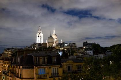 Magnificent apartment Sacré-Coeur - Paris 18ème - by feelluxuryholidays - image 15