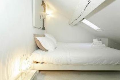 ILE SAINT LOUIS UNIQUE 1BR FLAT BY NOTRE DAME - image 2