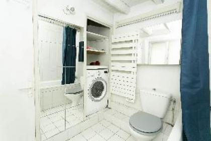 ILE SAINT LOUIS UNIQUE 1BR FLAT BY NOTRE DAME - image 4