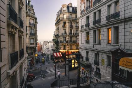 Latin Quarter City Apartment with Balcony