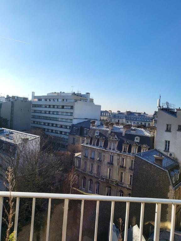 Avenue Foch Luxury Penthouse with concierge - image 4