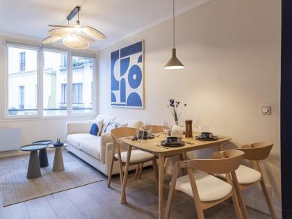 The Blue Suite on Champs Elysées Avenue - image 8