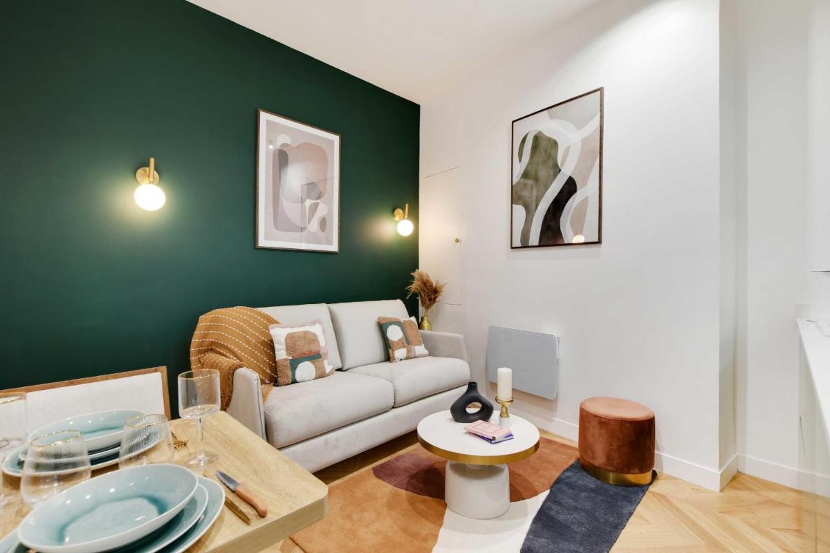 Parisian Dream Charming Apartment near Louvre - main image