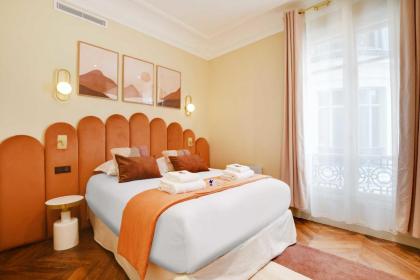 Parisian Dream Charming Apartment near Louvre - image 13