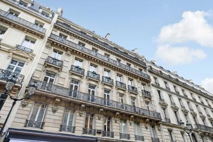 Parisian Dream Charming Apartment near Louvre - image 15
