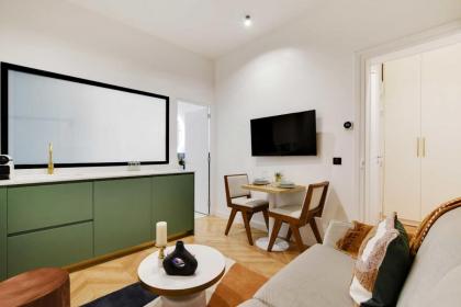 Parisian Dream Charming Apartment near Louvre - image 3