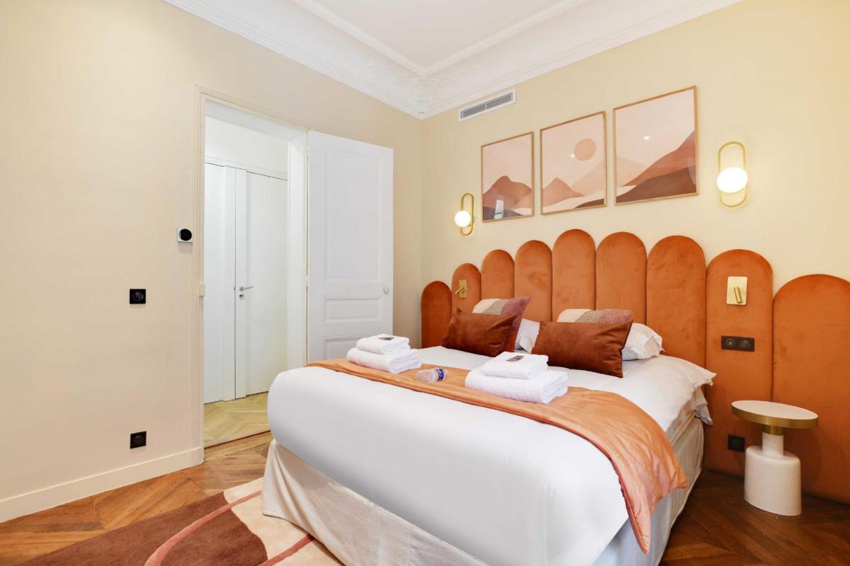 Parisian Dream Charming Apartment near Louvre - image 6