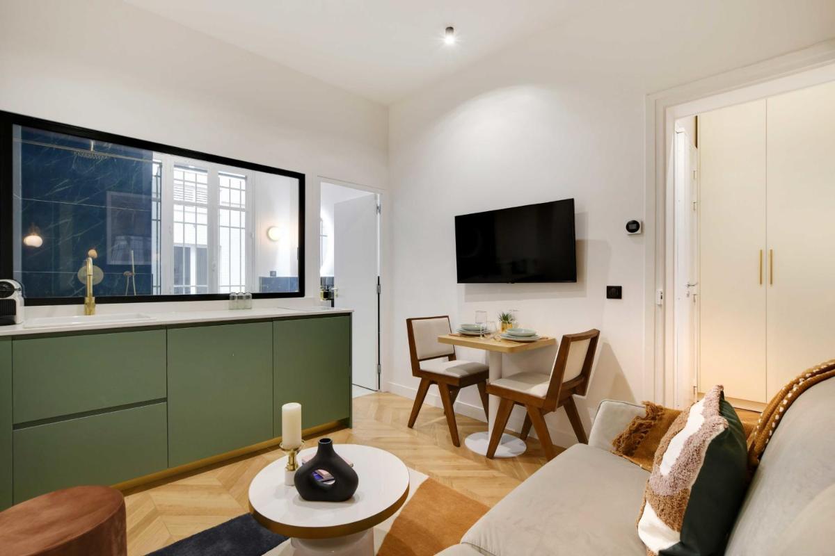 Parisian Dream Charming Apartment near Louvre - image 7