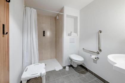 B&B HOTEL Paris Ivry Quai de Seine - image 3