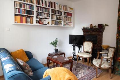 Bright and cozy apt in the heart of Belleville