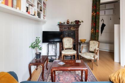 Bright and cozy apt in the heart of Belleville - image 6