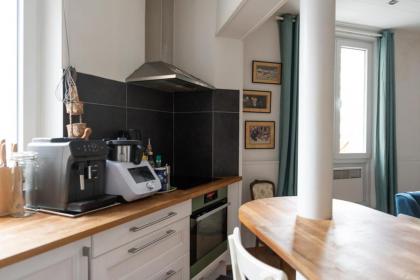 Bright and cozy apt in the heart of Belleville - image 8