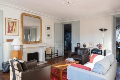 Beautiful 120m near the Sainte-Chapelle
