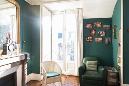 Beautiful 120m near the Sainte-Chapelle - image 10