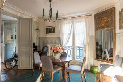 Beautiful 120m near the Sainte-Chapelle - image 11