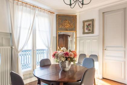 Beautiful 120m near the Sainte-Chapelle - image 12