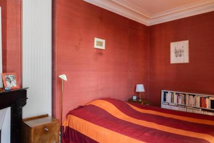 Beautiful 120m near the Sainte-Chapelle - image 16