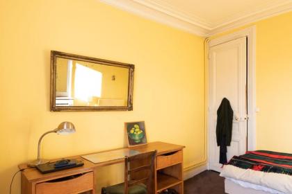 Beautiful 120m near the Sainte-Chapelle - image 18