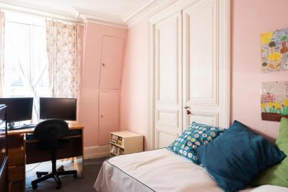 Beautiful 120m near the Sainte-Chapelle - image 20