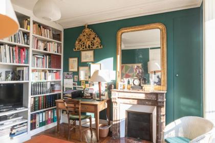 Beautiful 120m near the Sainte-Chapelle - image 9