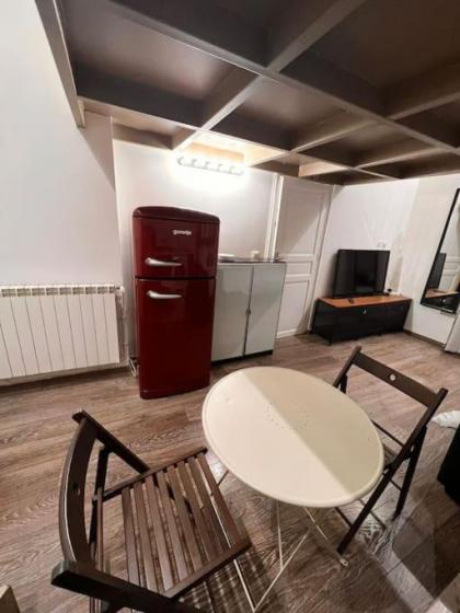 Studio Balcon Champs-Élysées - HALA PARIS - image 7