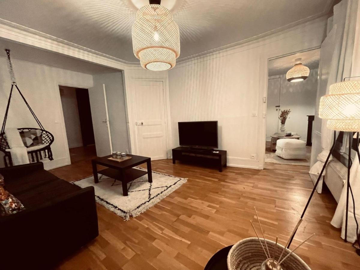Chic Apartment on the famous shopping Rue du Faubourg Saint-Honoré street - main image