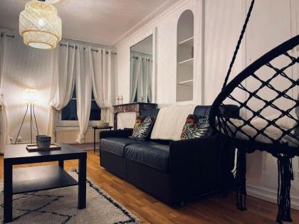 Chic Apartment on the famous shopping Rue du Faubourg Saint-Honoré street - image 2