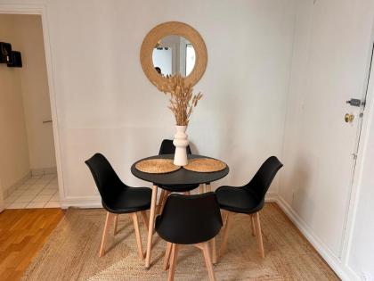 Chic Apartment on the famous shopping Rue du Faubourg Saint-Honoré street - image 9
