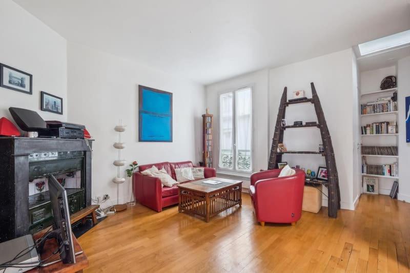 Charming Parisian Apartment - image 3