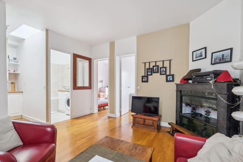Charming Parisian Apartment - image 4