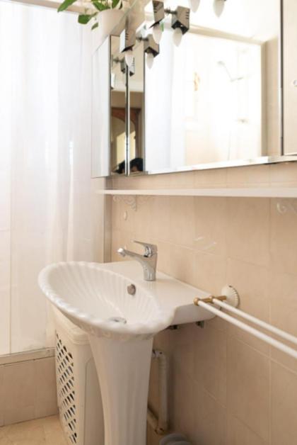 Elegant apt for 2 near the Montparnasse tower - image 11