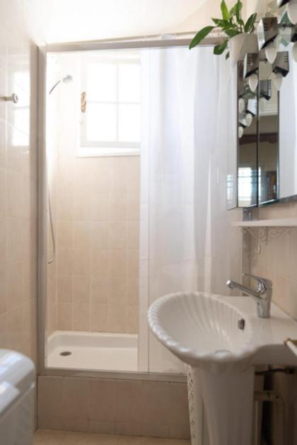 Elegant apt for 2 near the Montparnasse tower - image 12