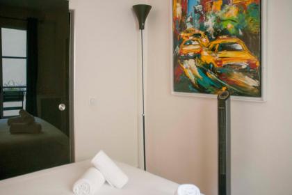 Bright & Spacious apartment in Madeleine - image 12