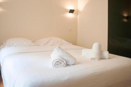Bright & Spacious apartment in Madeleine - image 2